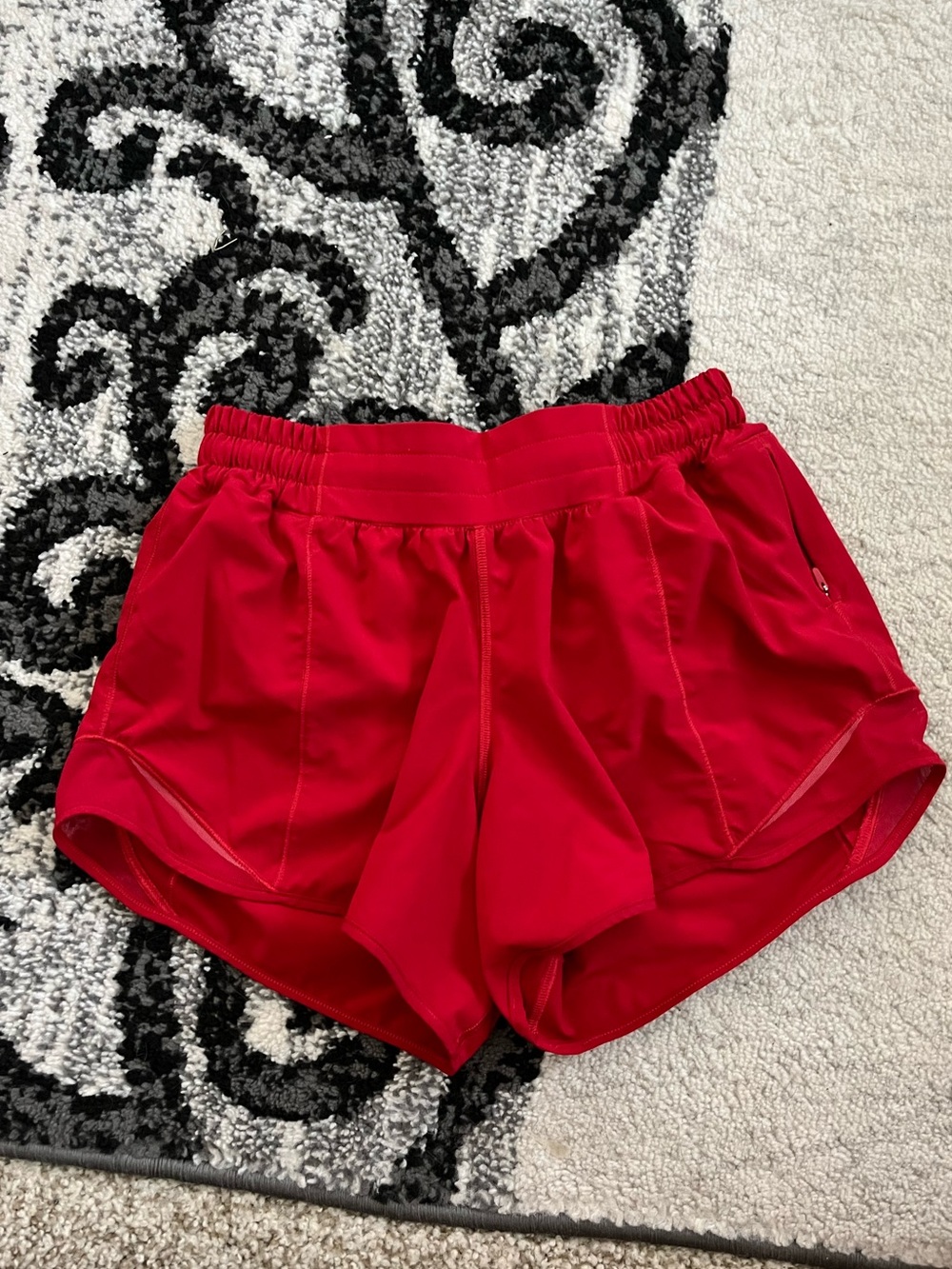 Lululemon Hotty Hot Low Rise 4” Shorts Red Women’s Size 4